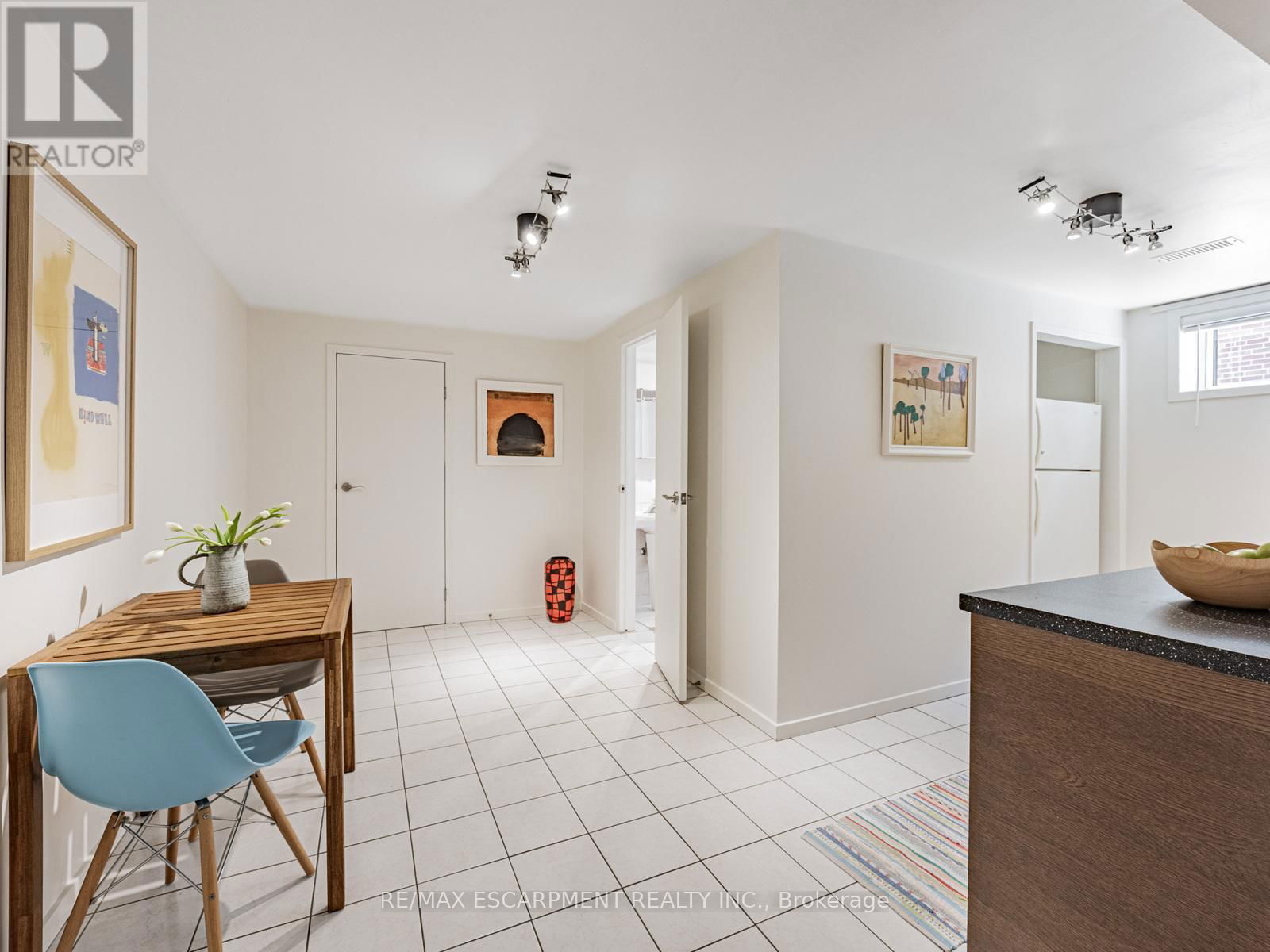 35 WOODENHILL COURT Image 30