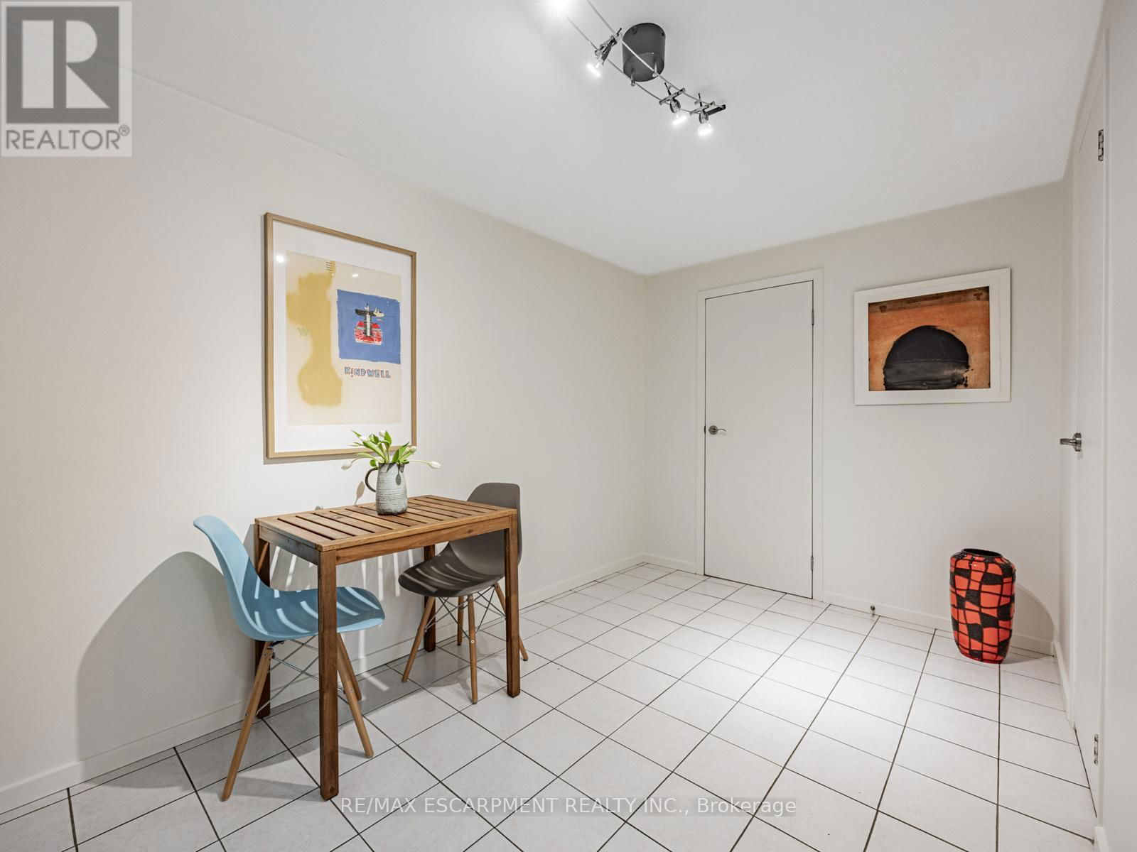 35 WOODENHILL COURT Image 31
