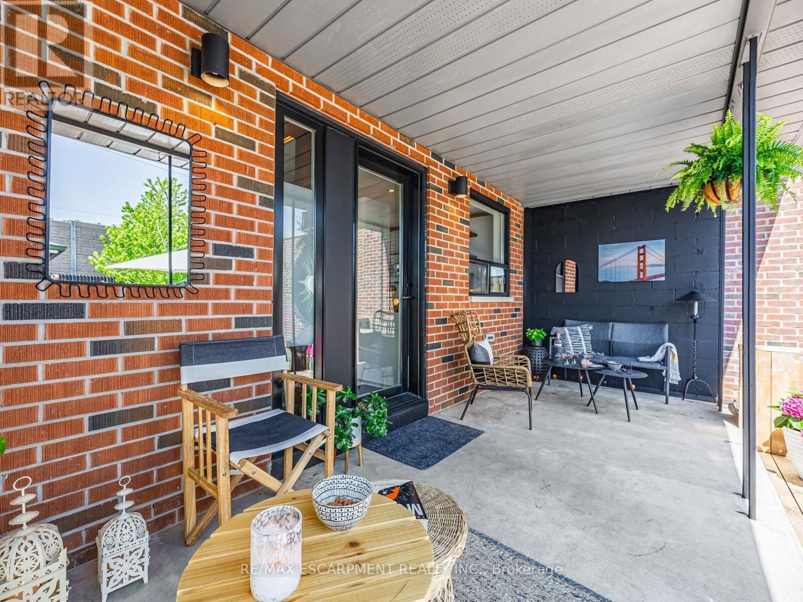35 WOODENHILL COURT Image 34