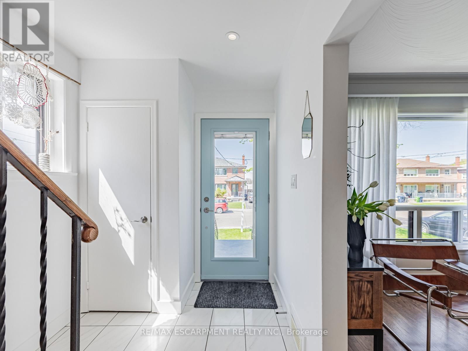 35 WOODENHILL COURT Image 4