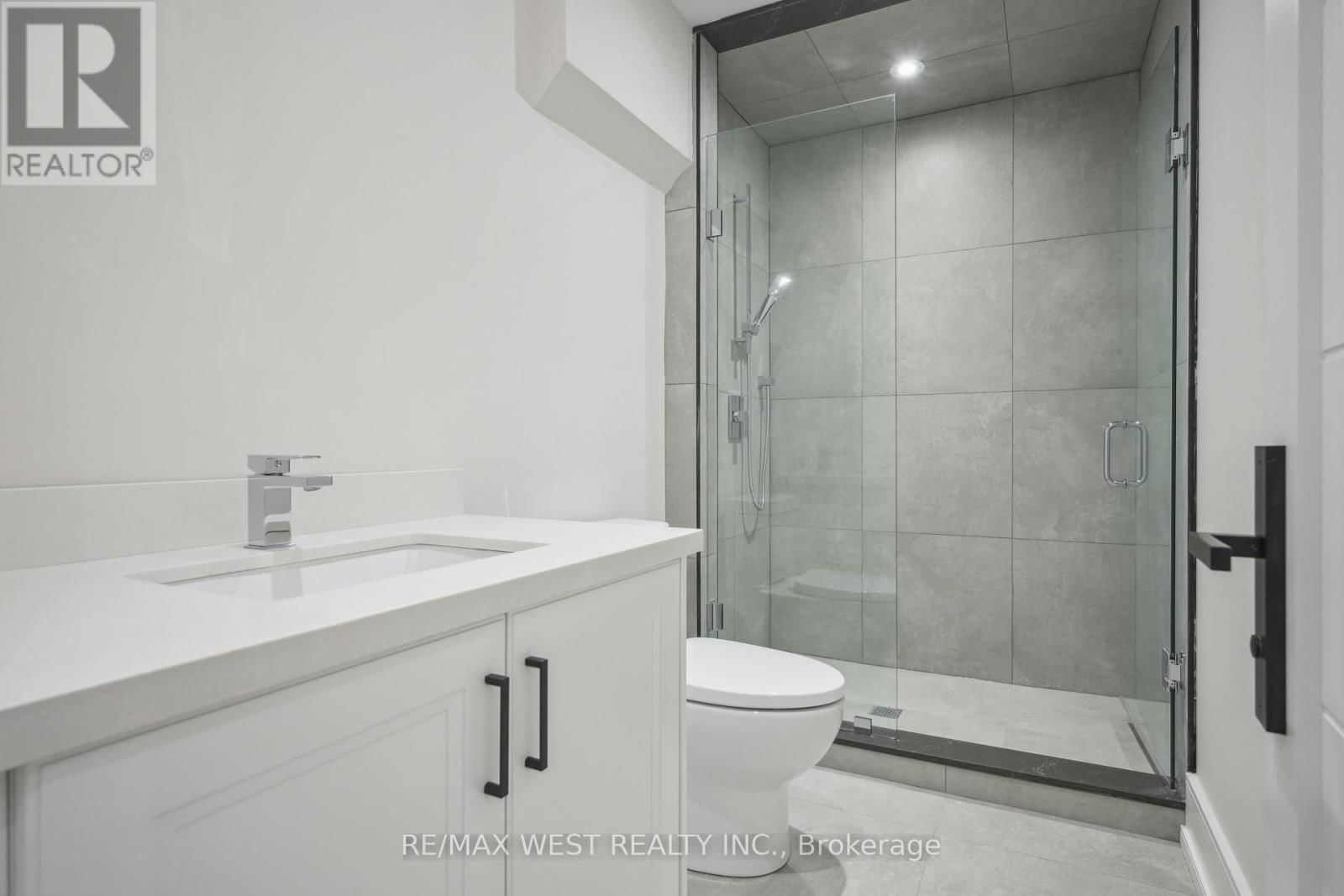 12B FOCH AVENUE Image 11