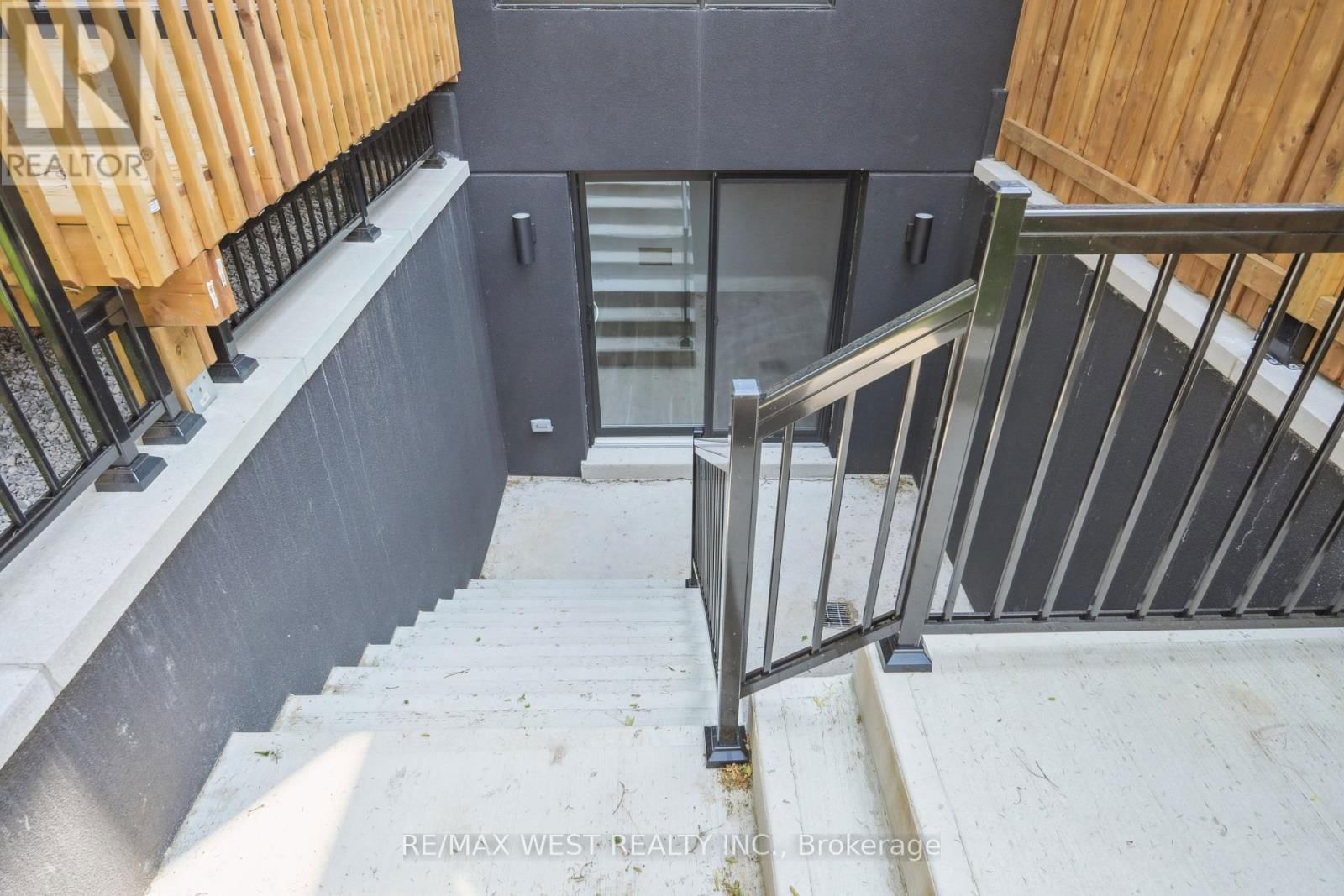 12B FOCH AVENUE Image 12