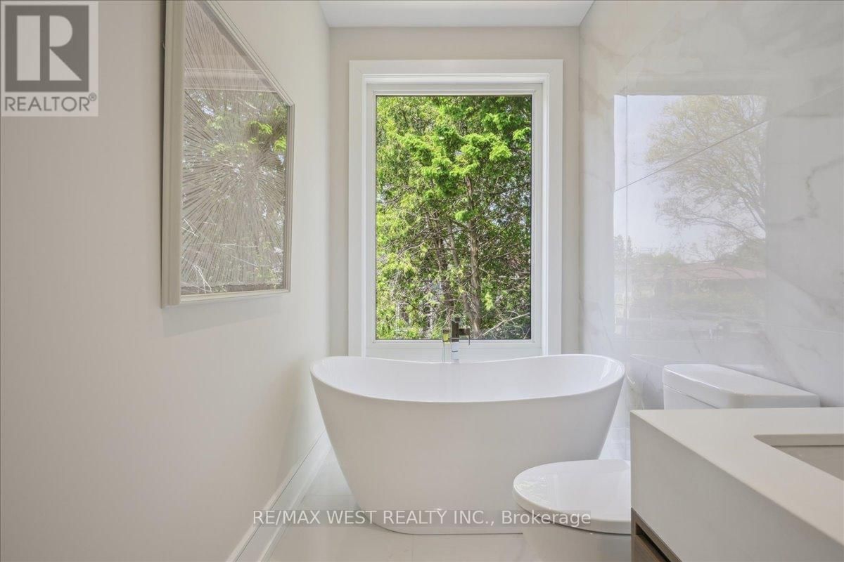 12B FOCH AVENUE Image 9