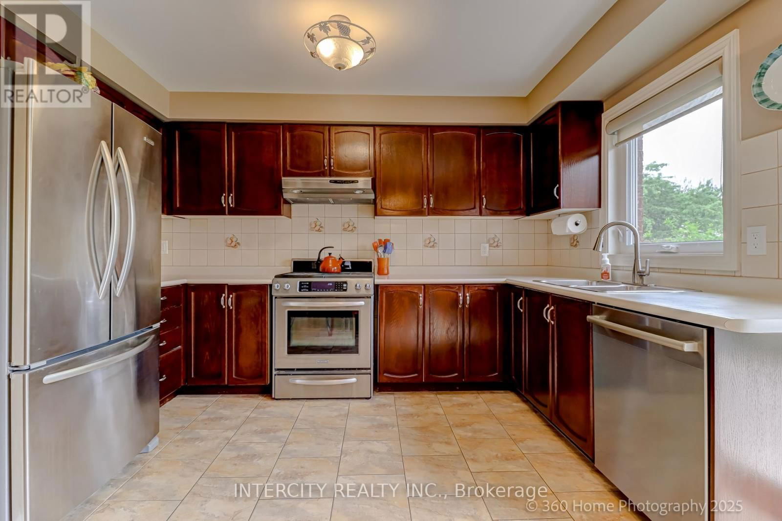 539 LANGPORT COURT Image 13