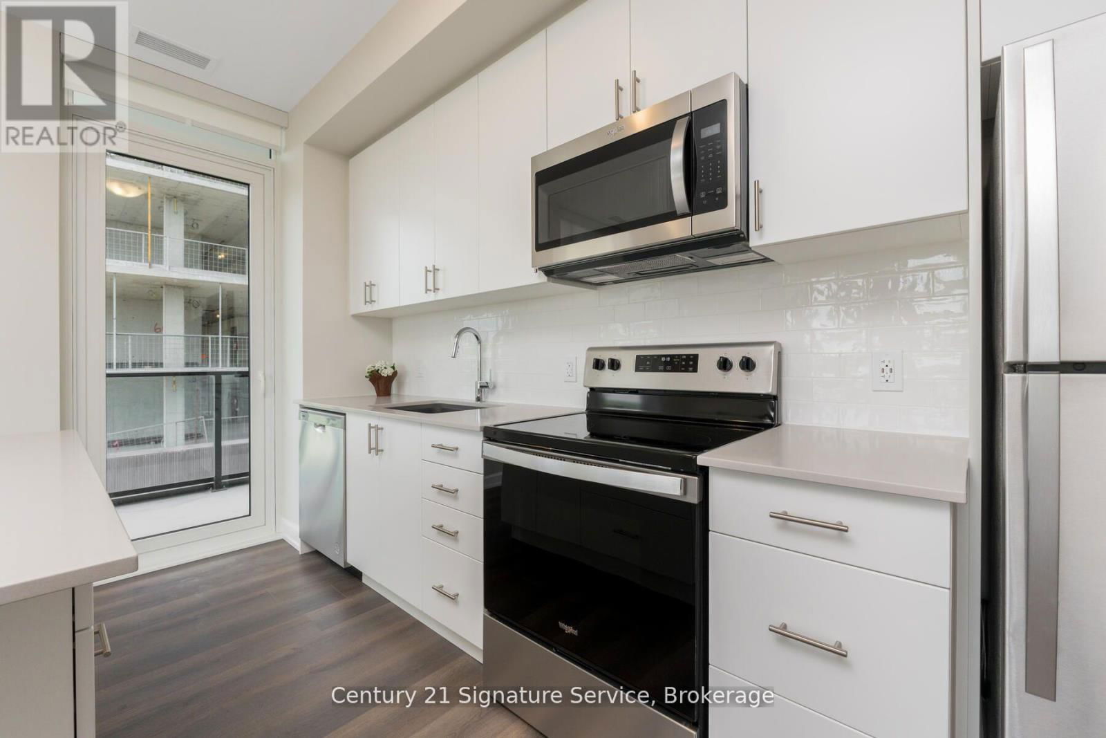 614 - 3220 WILLIAM COLTSON AVENUE Image 16