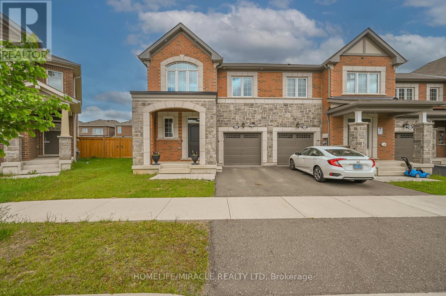 896 SUMAC CRESCENT Image 1