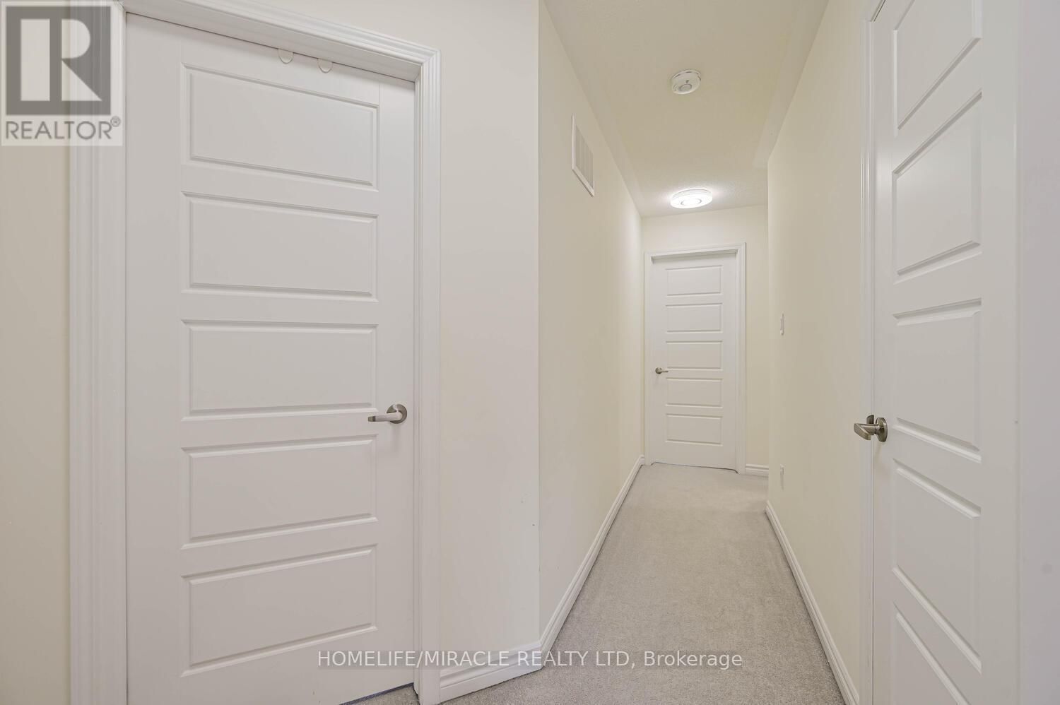 896 SUMAC CRESCENT Image 23