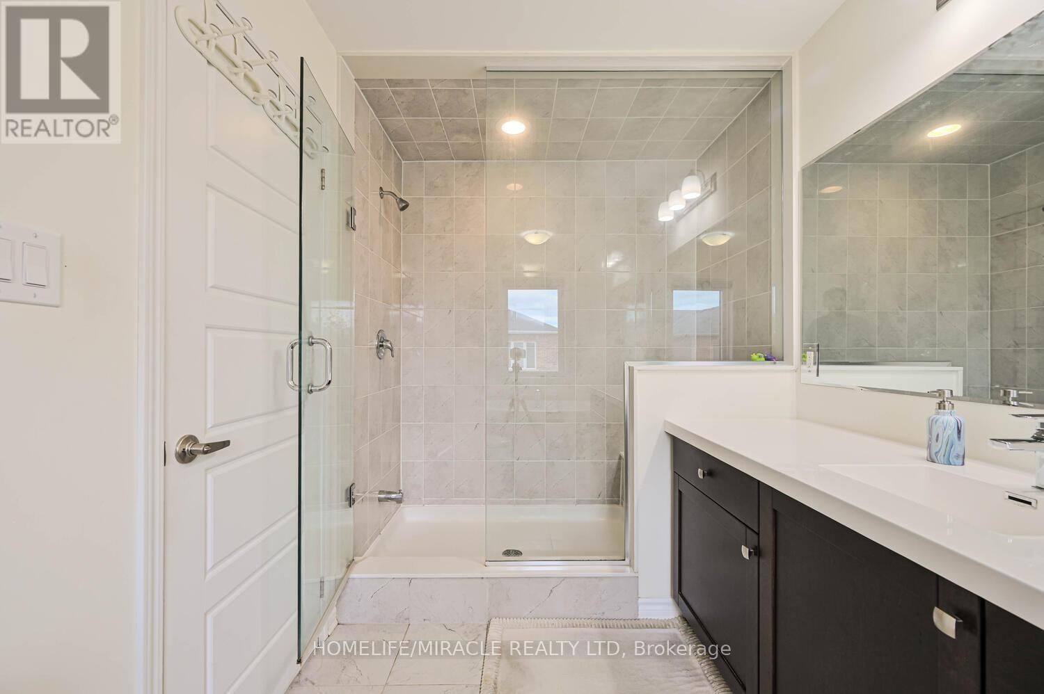 896 SUMAC CRESCENT Image 30