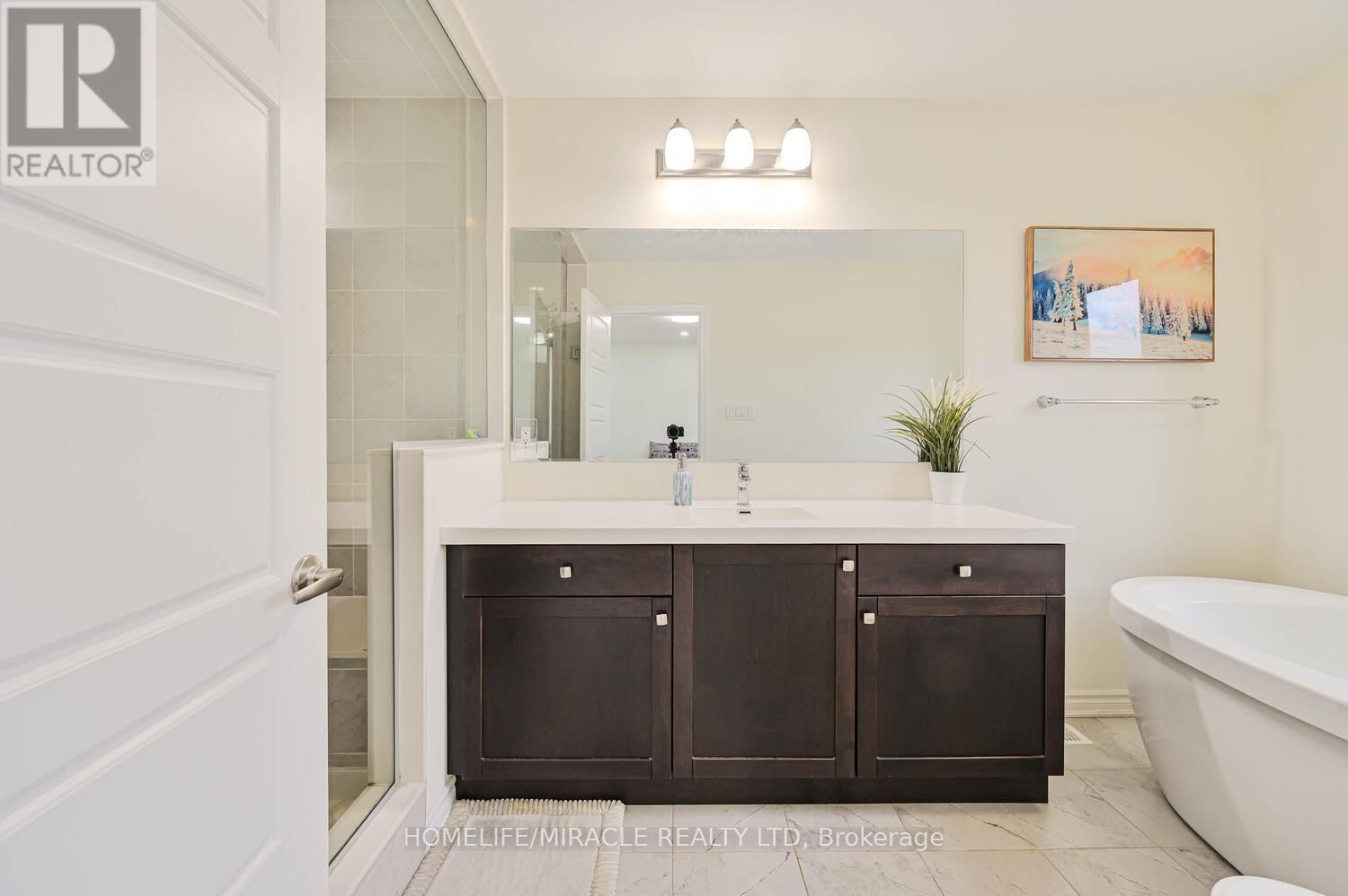 896 SUMAC CRESCENT Image 31
