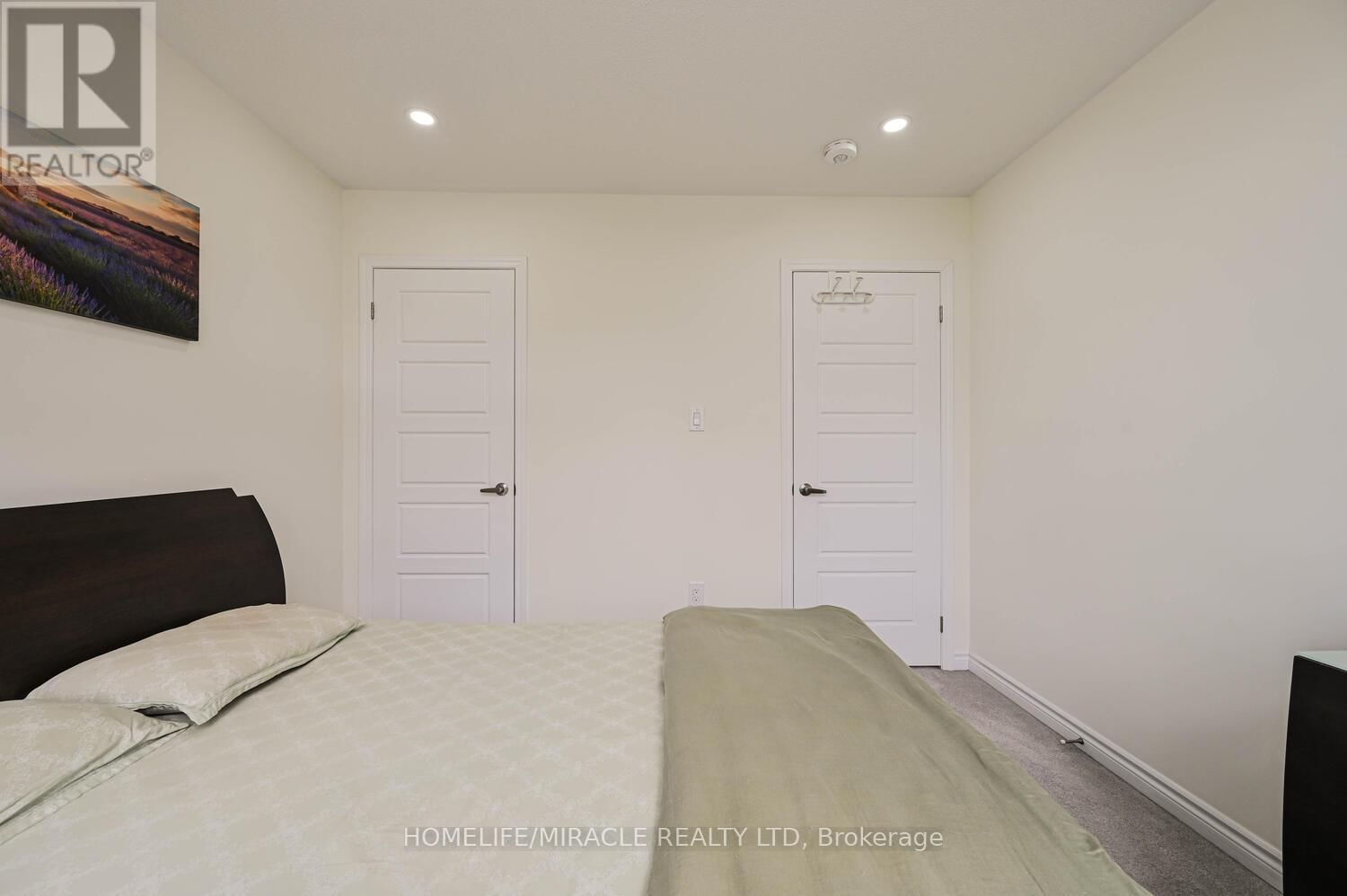 896 SUMAC CRESCENT Image 36