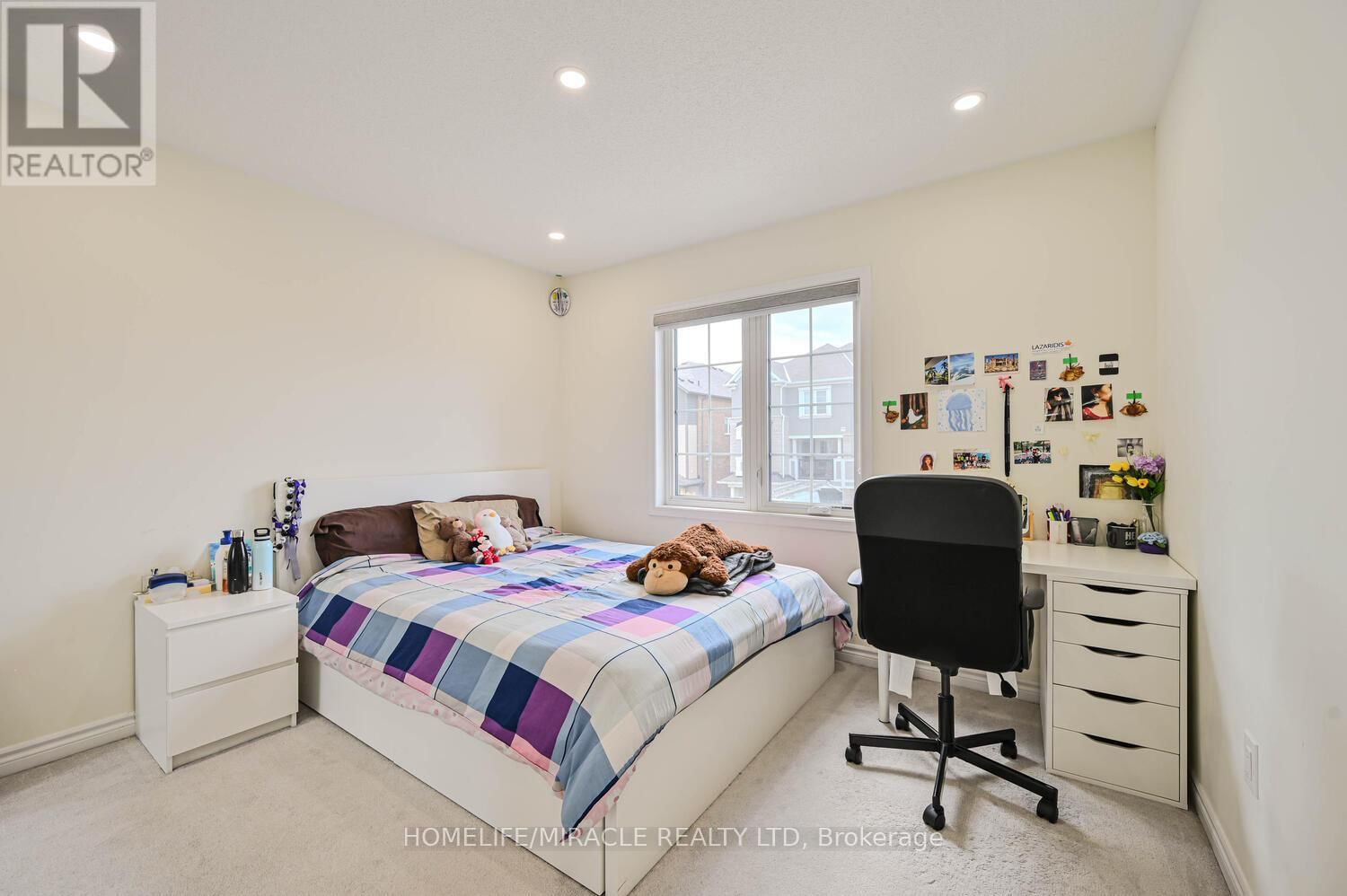 896 SUMAC CRESCENT Image 38