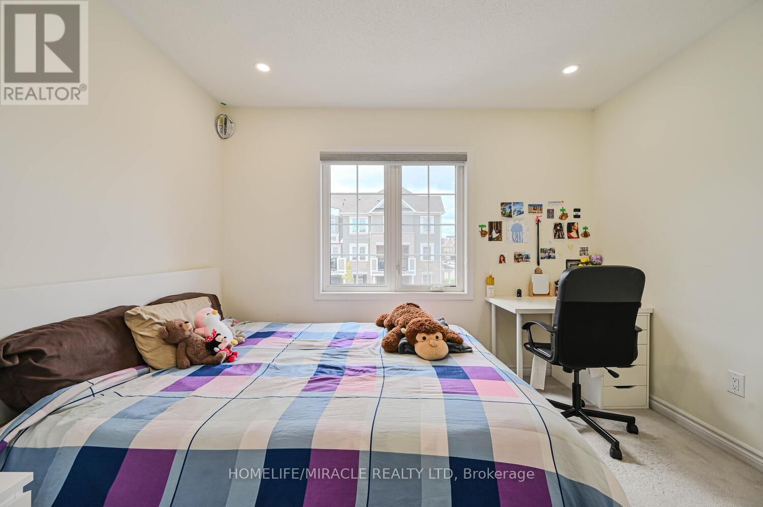 896 SUMAC CRESCENT Image 39