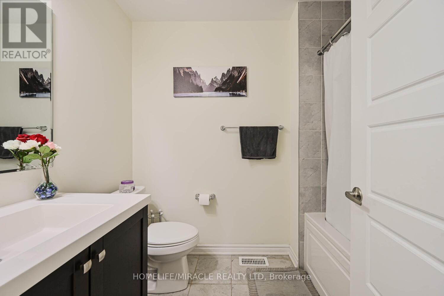 896 SUMAC CRESCENT Image 44