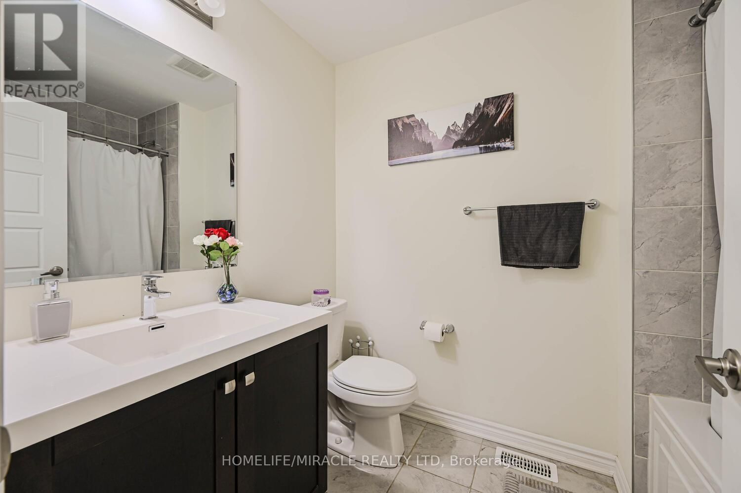 896 SUMAC CRESCENT Image 45