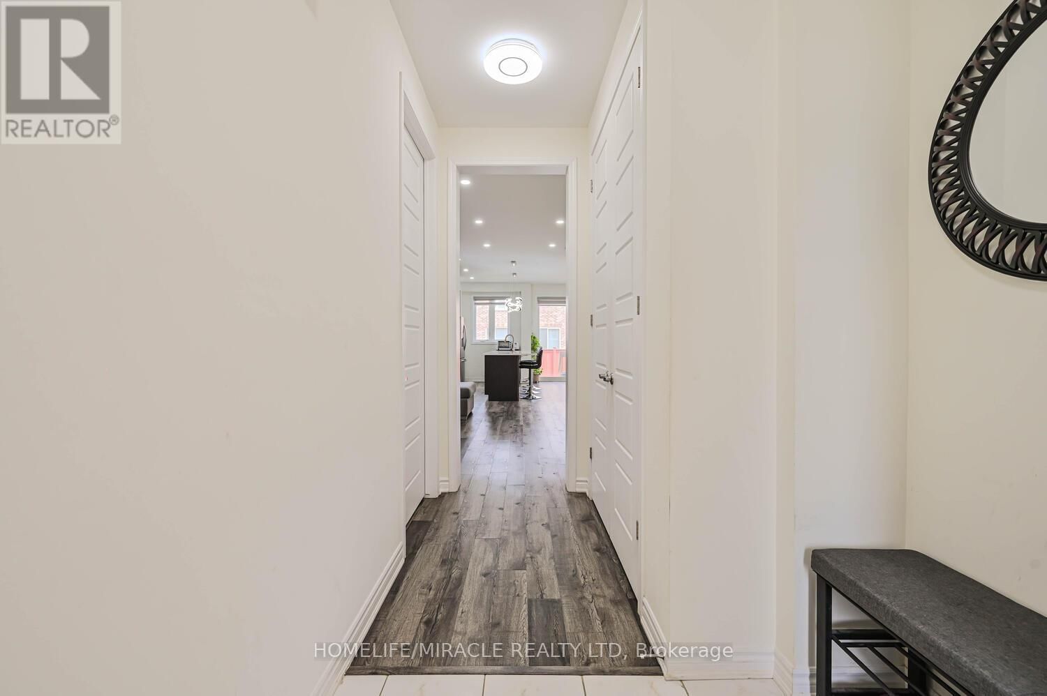 896 SUMAC CRESCENT Image 6