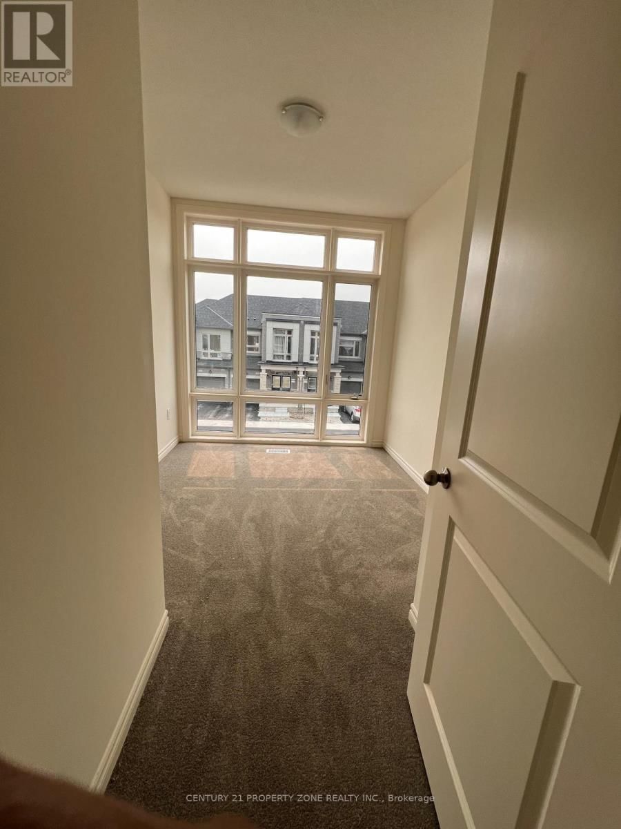 4 DONALD FICHT CRESCENT Image 10
