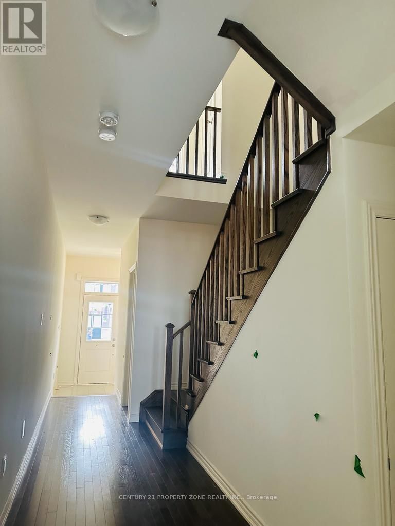 4 DONALD FICHT CRESCENT Image 15