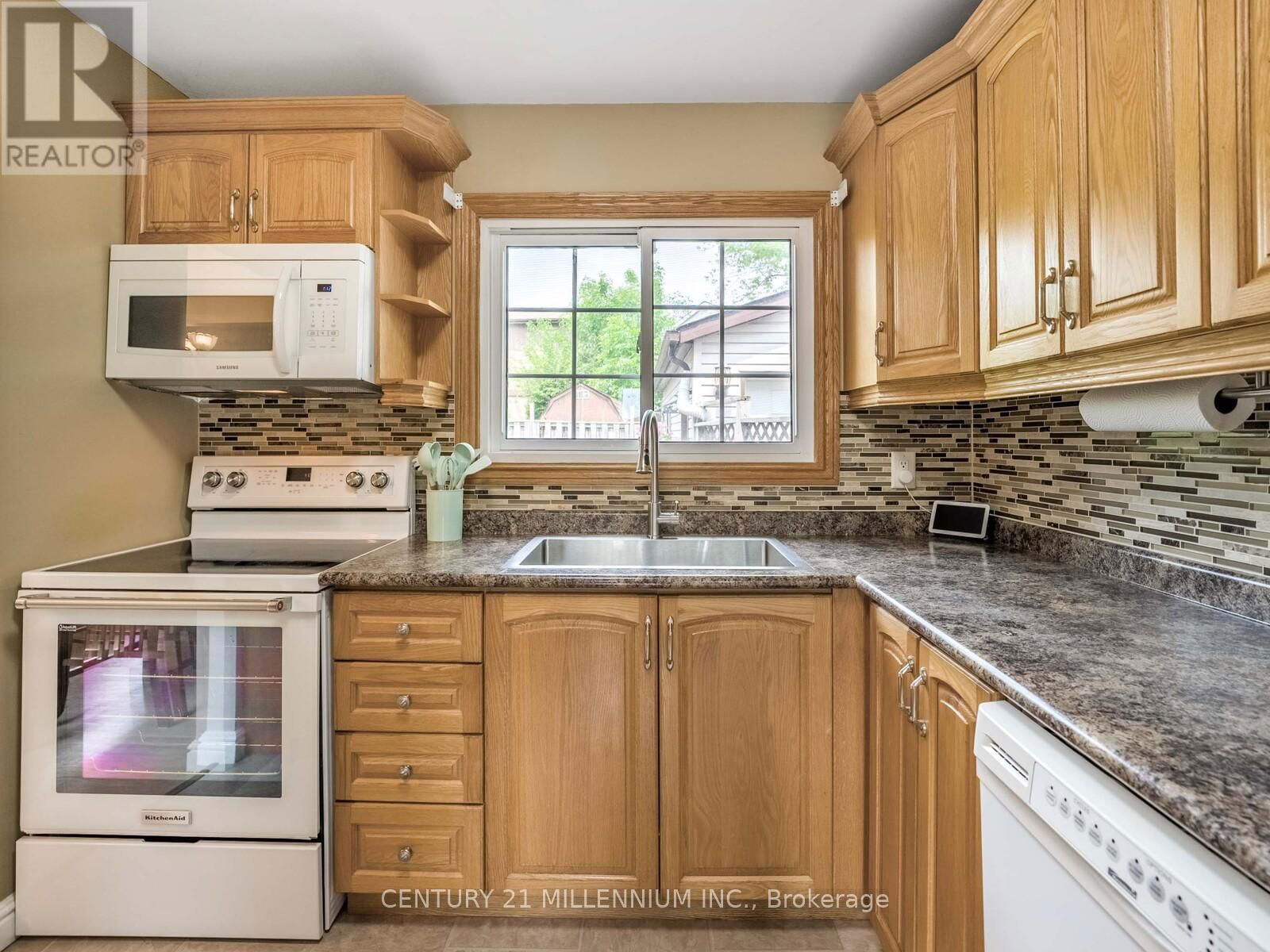 18 GREENHILLS SQUARE Image 12