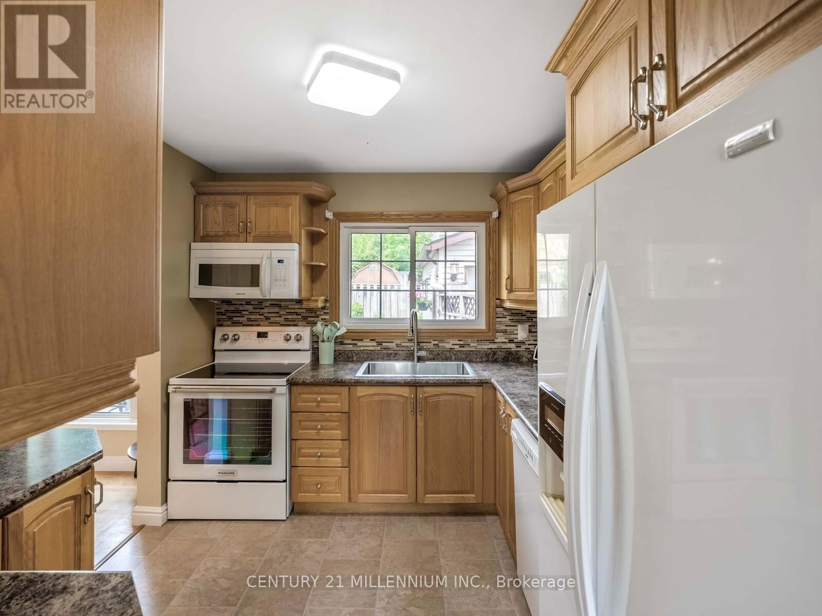 18 GREENHILLS SQUARE Image 13