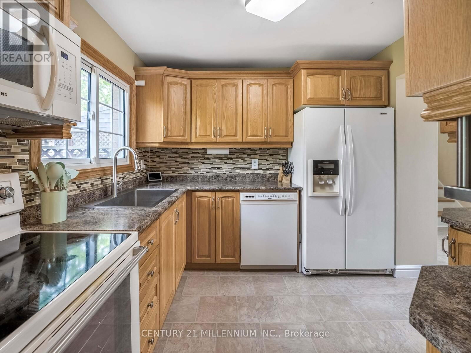 18 GREENHILLS SQUARE Image 14