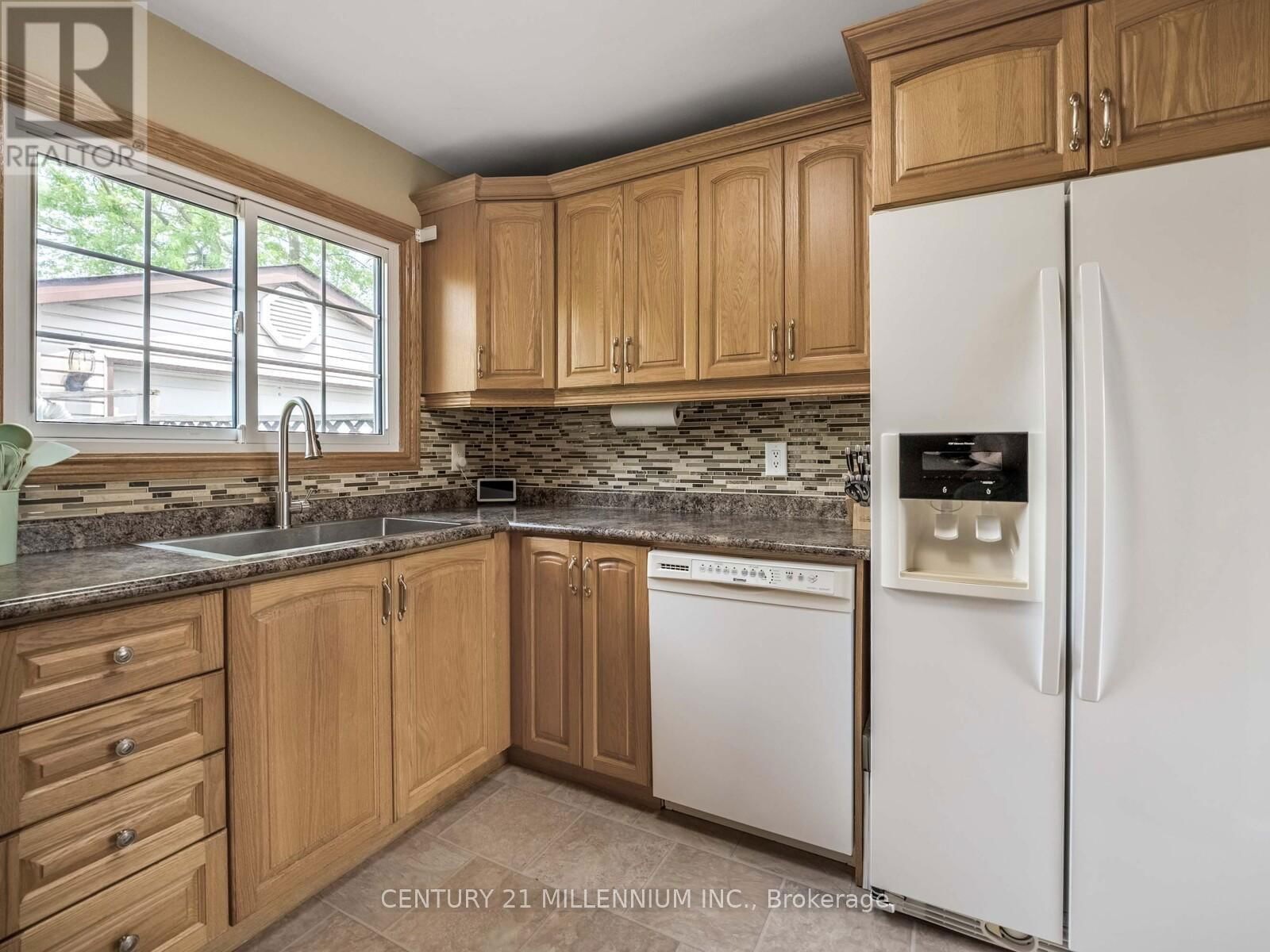 18 GREENHILLS SQUARE Image 15