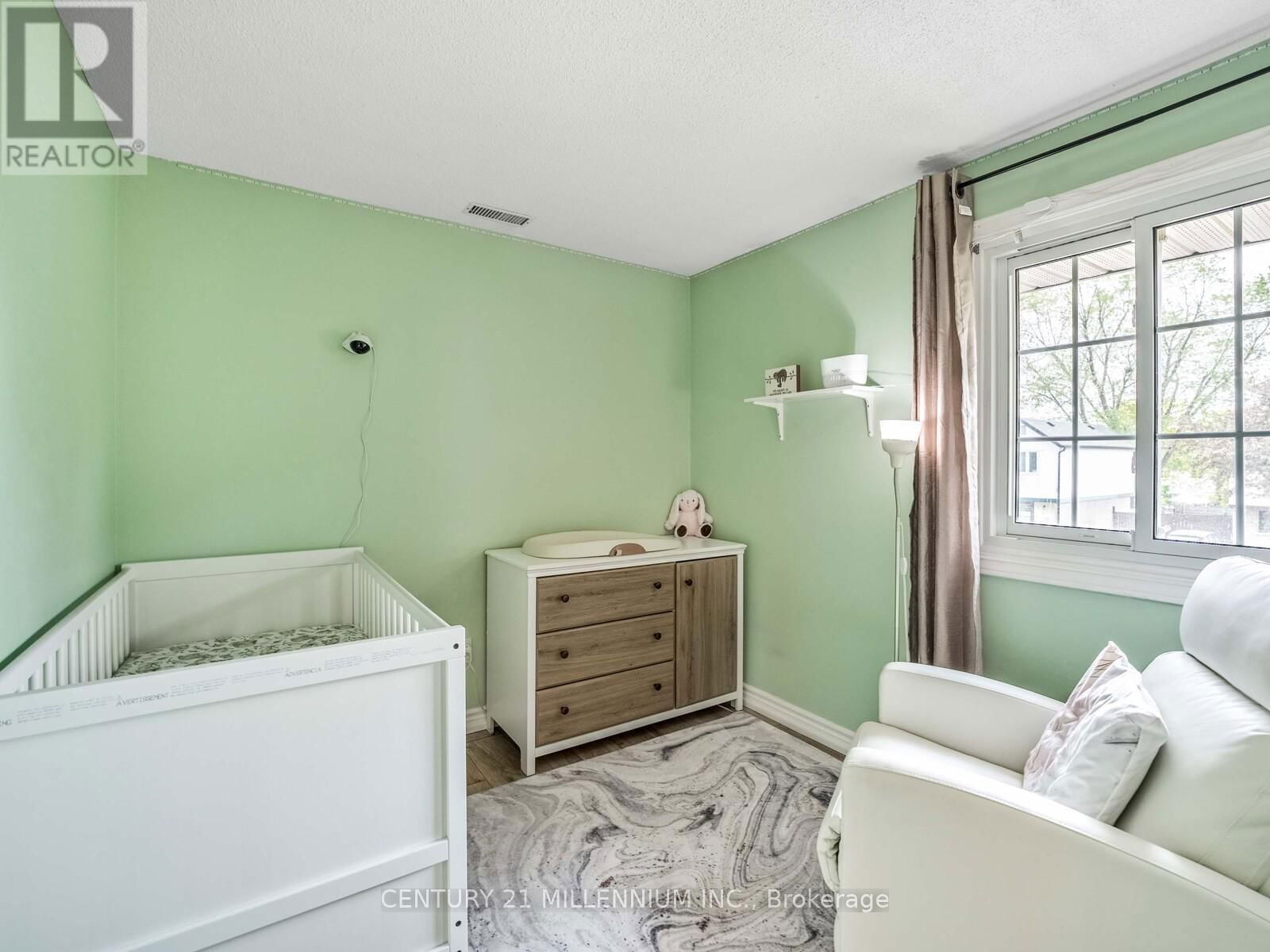 18 GREENHILLS SQUARE Image 18