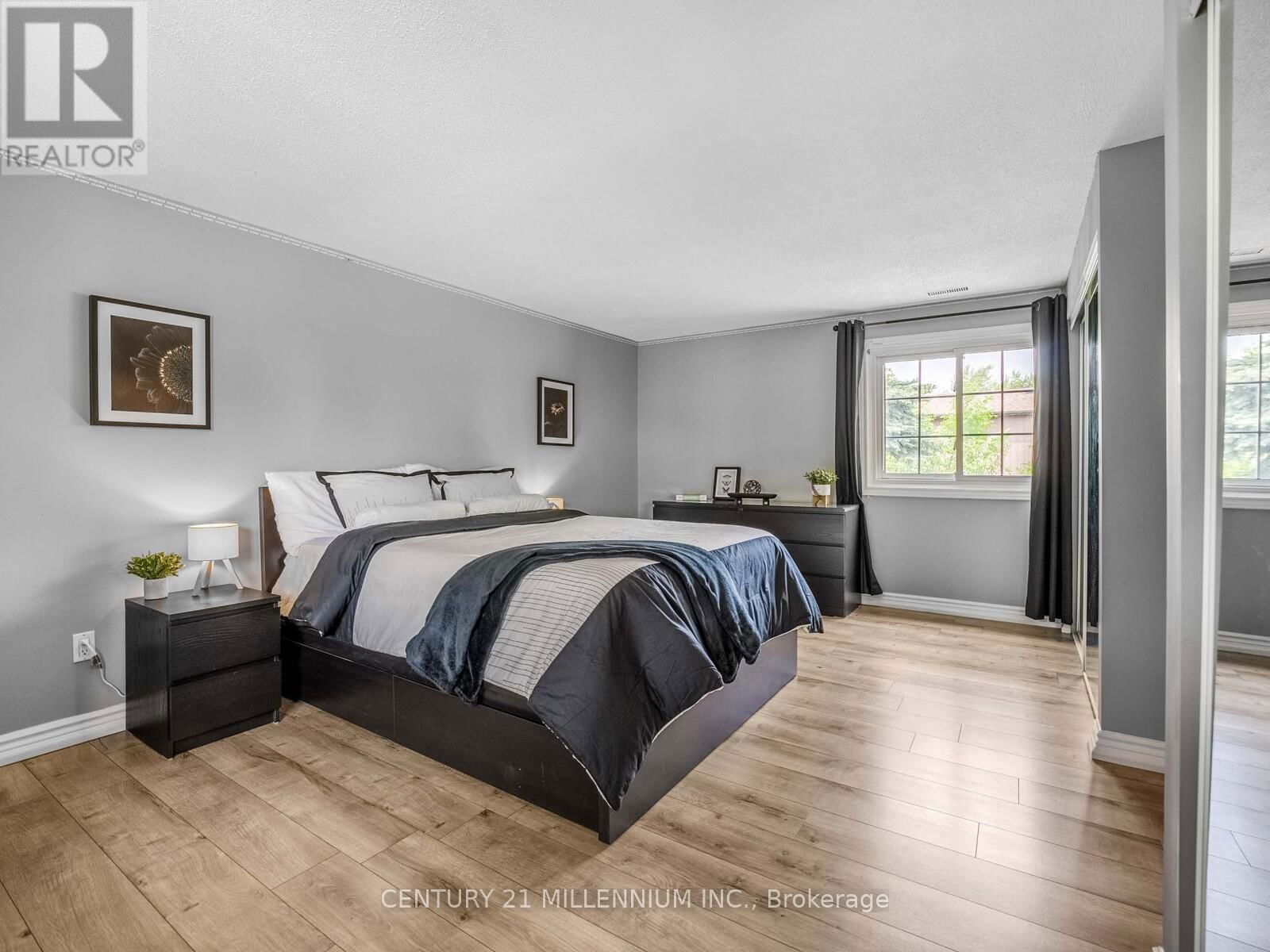 18 GREENHILLS SQUARE Image 21