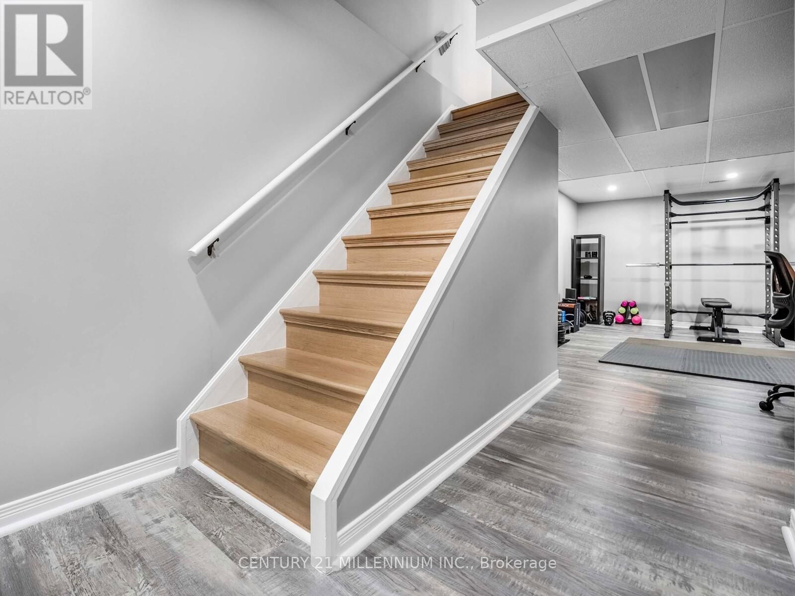 18 GREENHILLS SQUARE Image 25