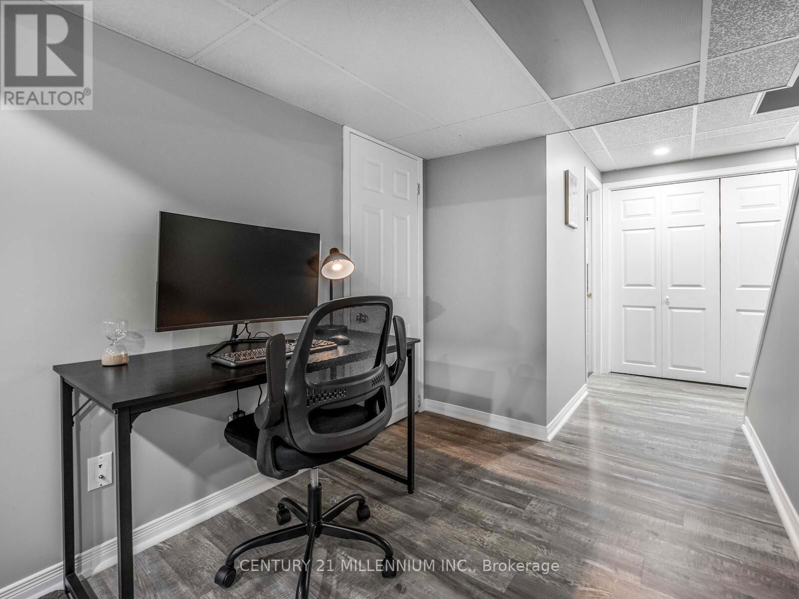 18 GREENHILLS SQUARE Image 27