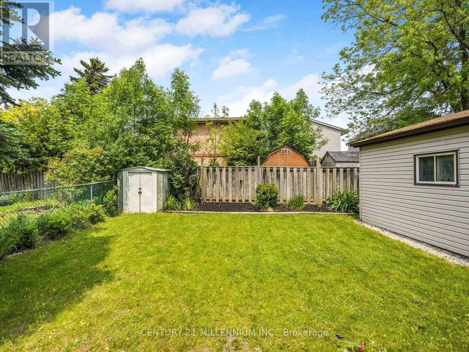 18 GREENHILLS SQUARE Image 37