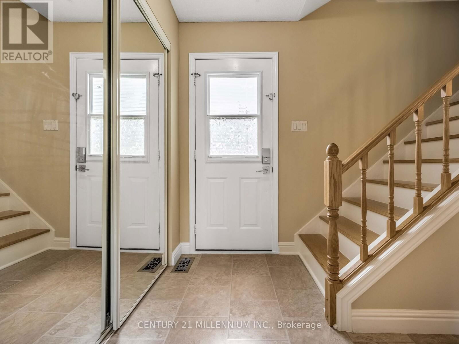 18 GREENHILLS SQUARE Image 4