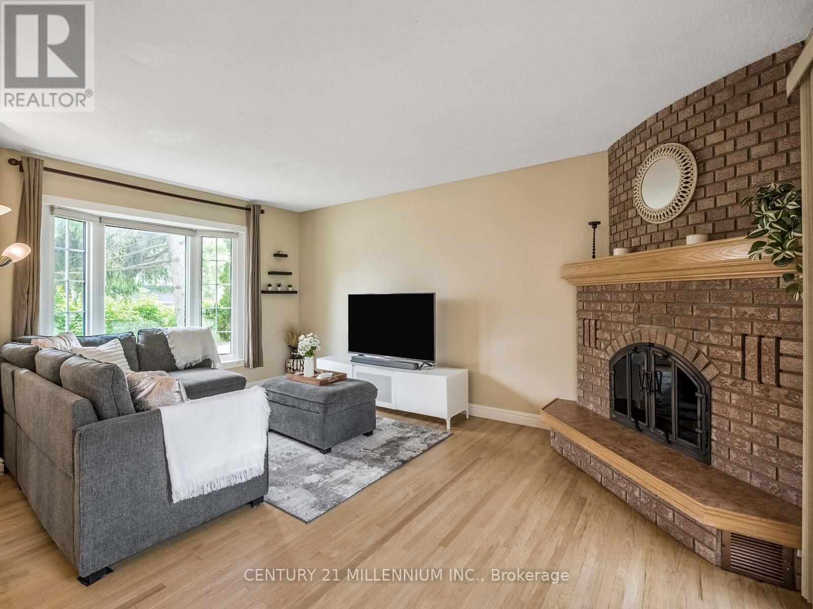 18 GREENHILLS SQUARE Image 5