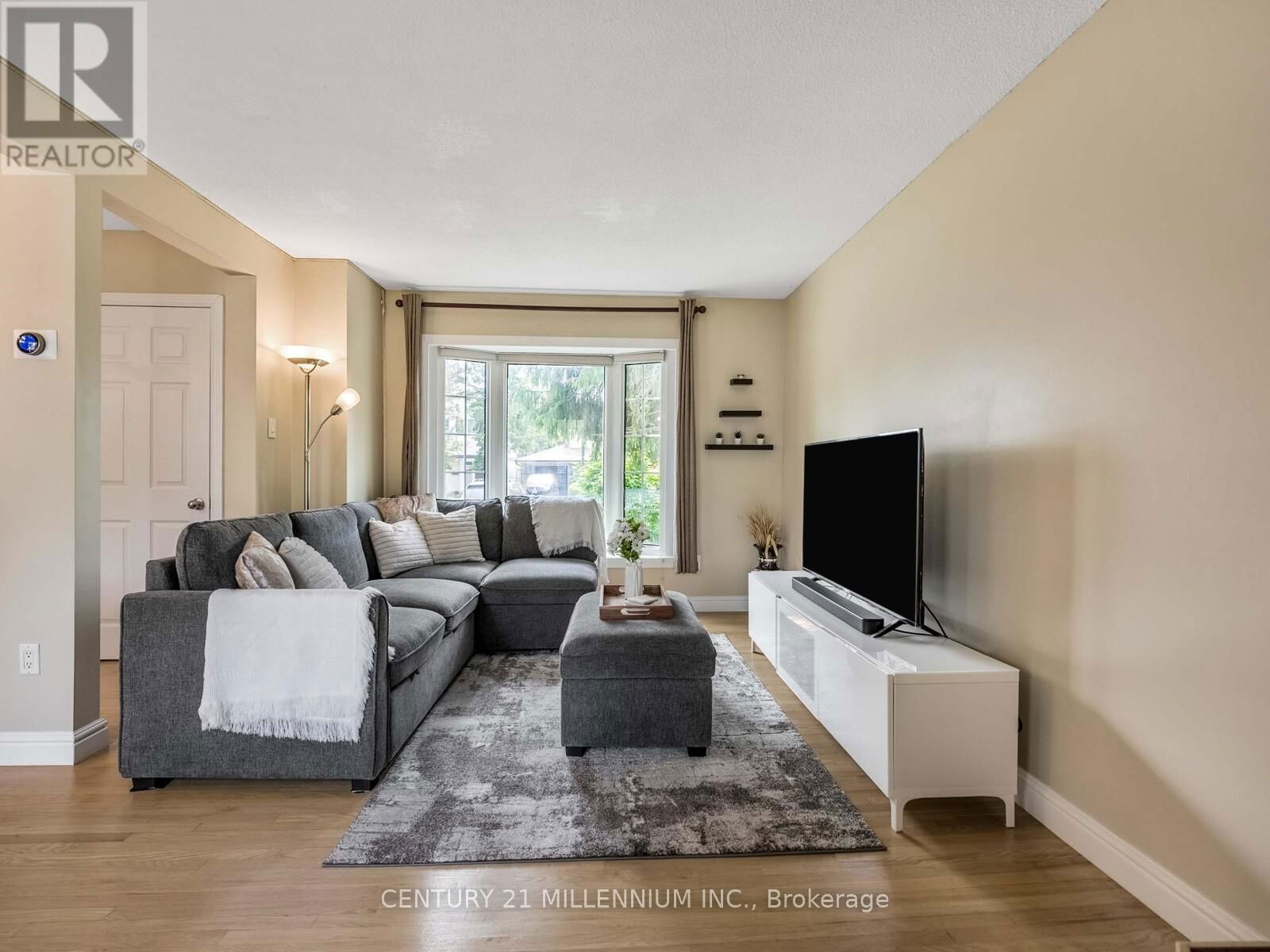 18 GREENHILLS SQUARE Image 6