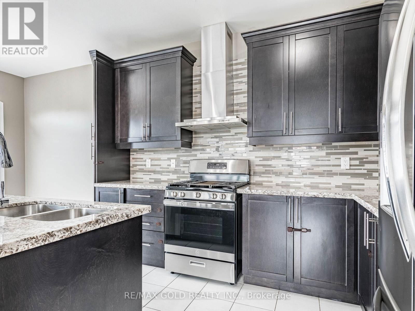 359 ROBERT PARKINSON DRIVE Image 17