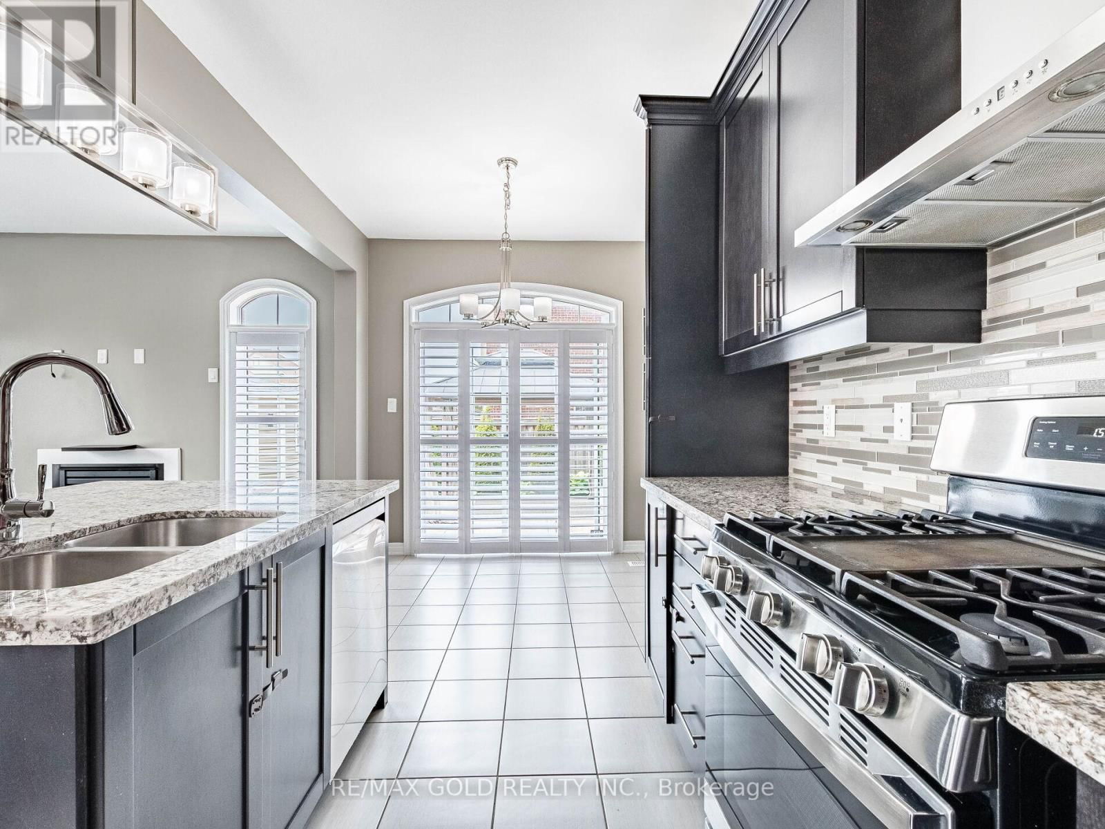 359 ROBERT PARKINSON DRIVE Image 18