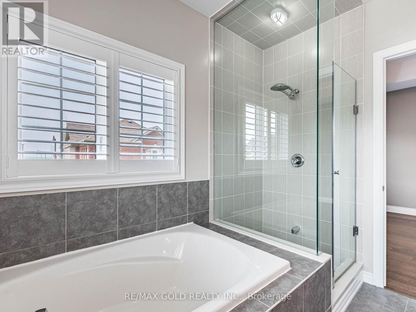 359 ROBERT PARKINSON DRIVE Image 32