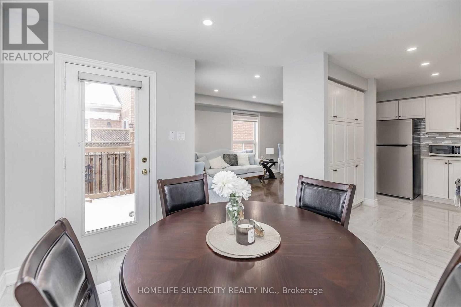 39 SUMMERDALE CRESCENT Image 11