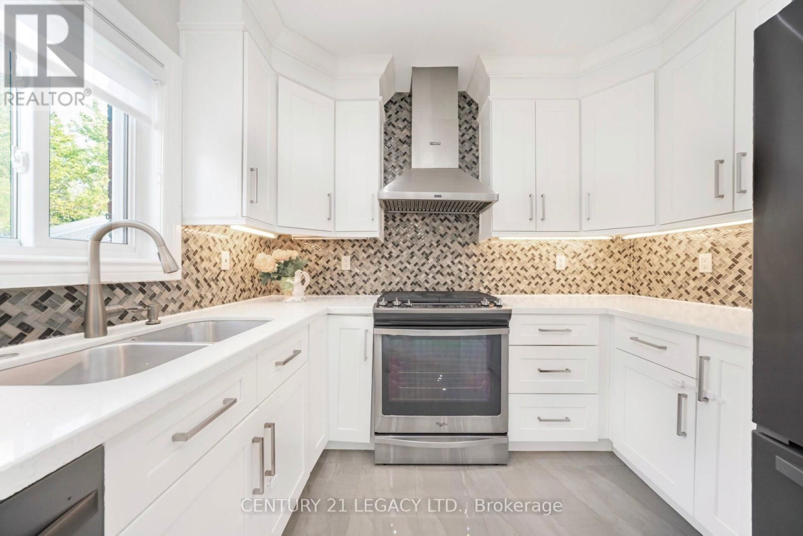 28 SUNNYBROOK CRESCENT Image 13