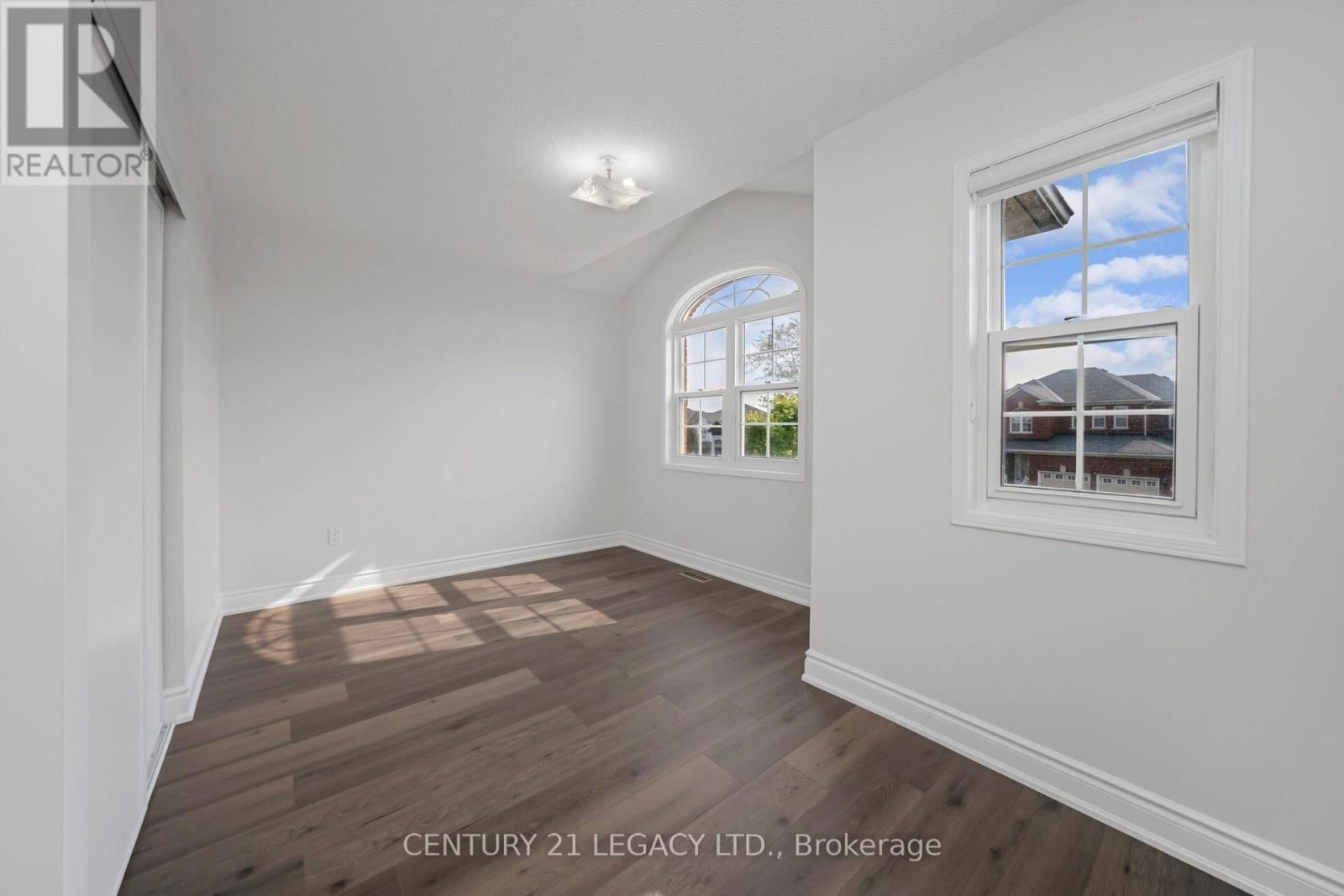 28 SUNNYBROOK CRESCENT Image 32