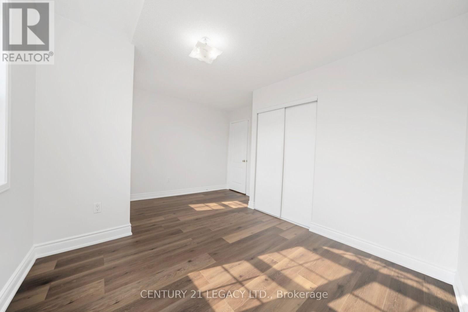 28 SUNNYBROOK CRESCENT Image 33