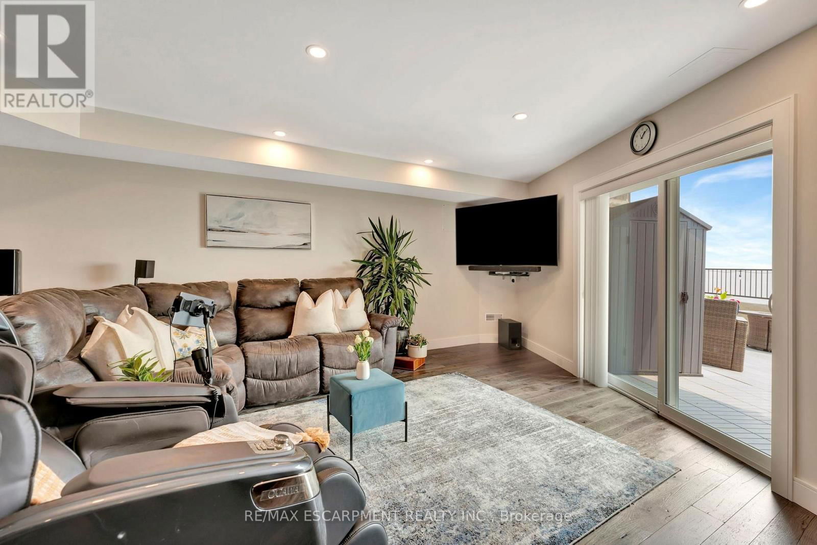 3 - 2136 OLD LAKESHORE ROAD Image 34