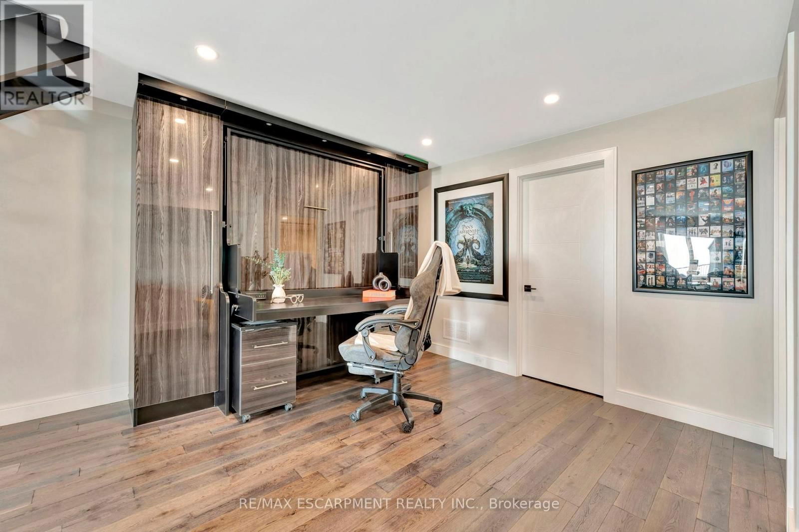 3 - 2136 OLD LAKESHORE ROAD Image 37