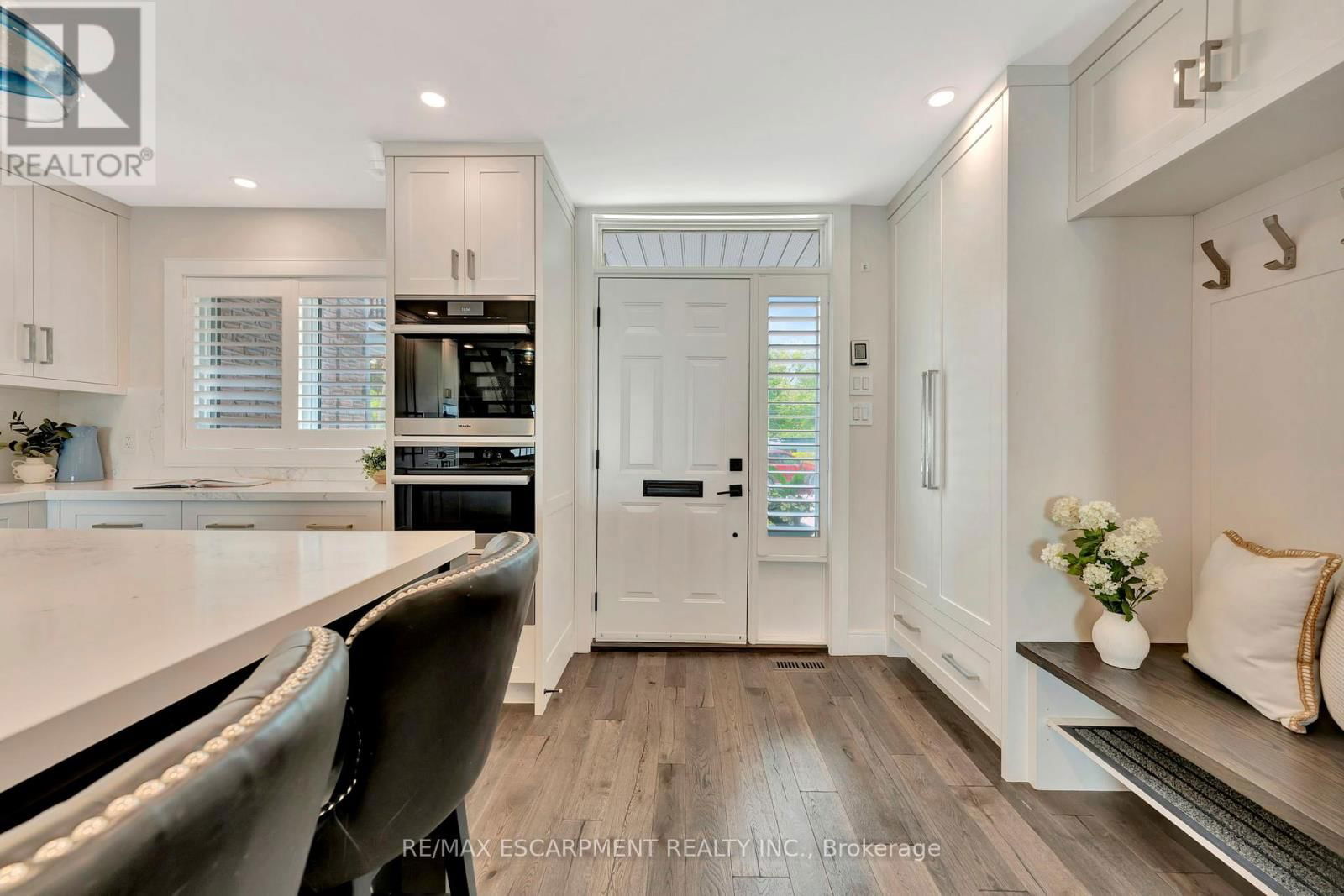 3 - 2136 OLD LAKESHORE ROAD Image 7