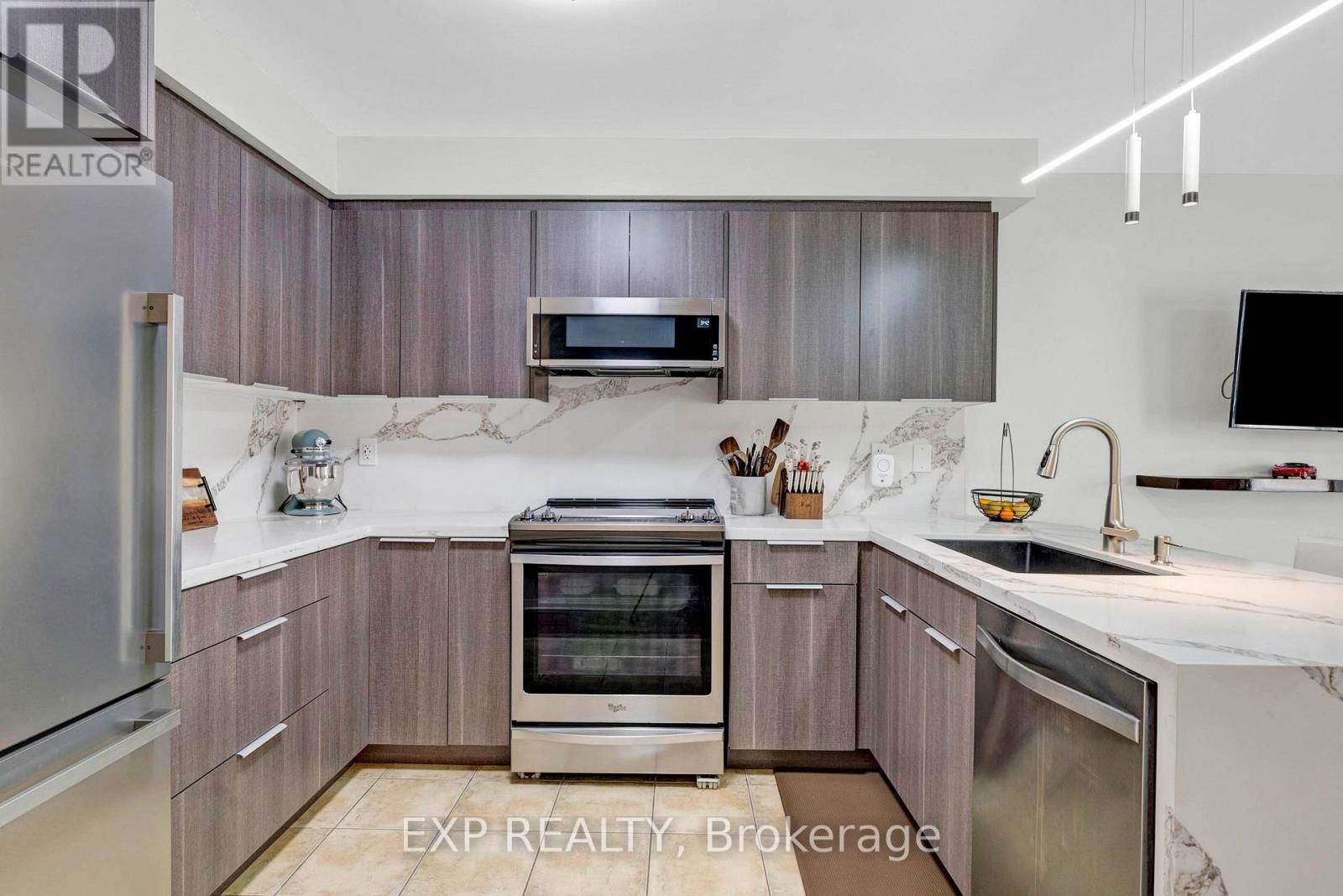 4 SILVERBELL COURT Image 12