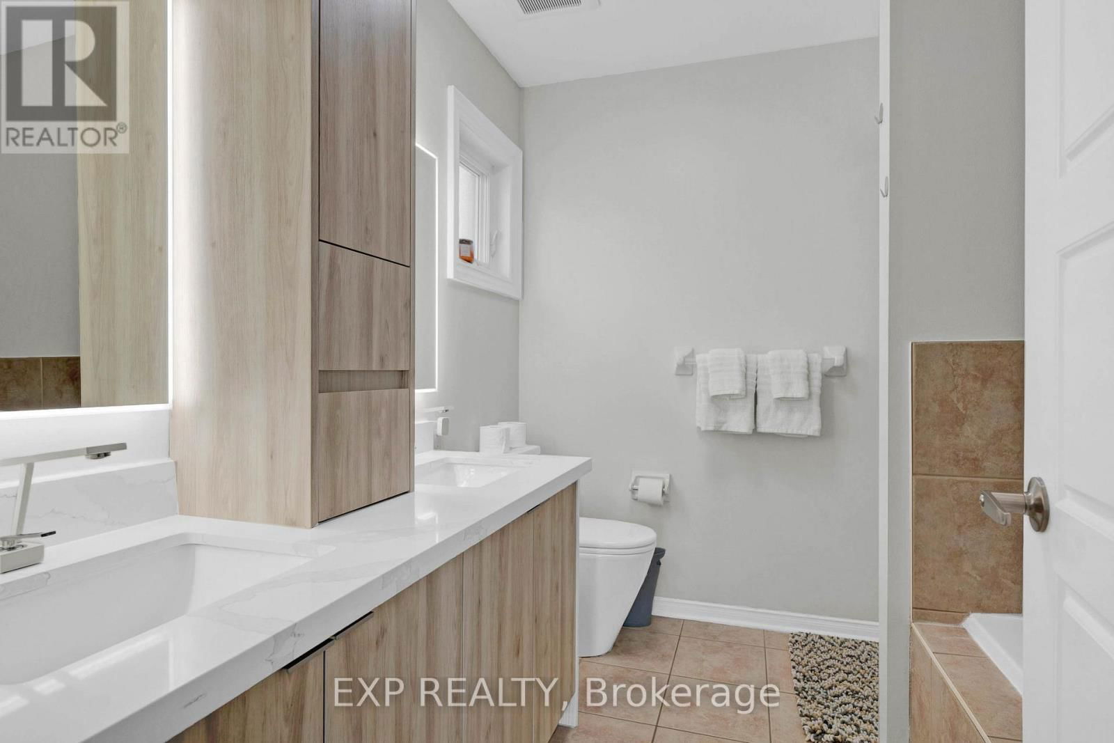4 SILVERBELL COURT Image 15