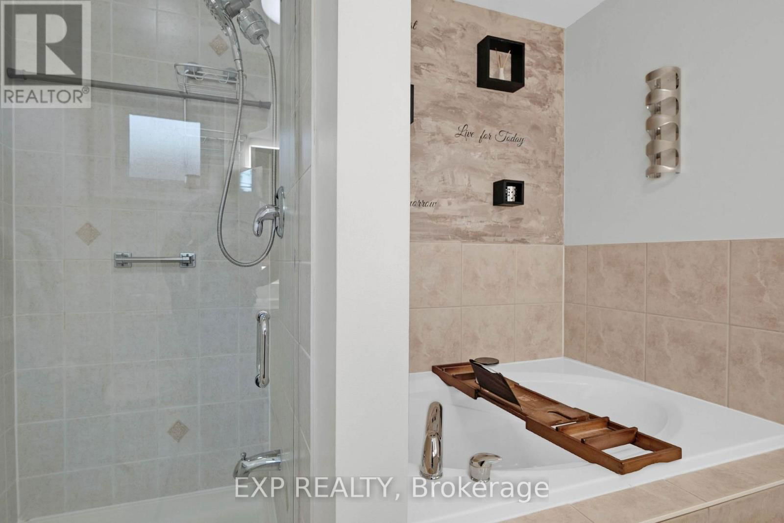 4 SILVERBELL COURT Image 16