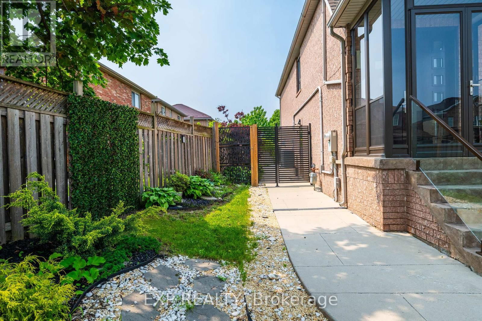 4 SILVERBELL COURT Image 26