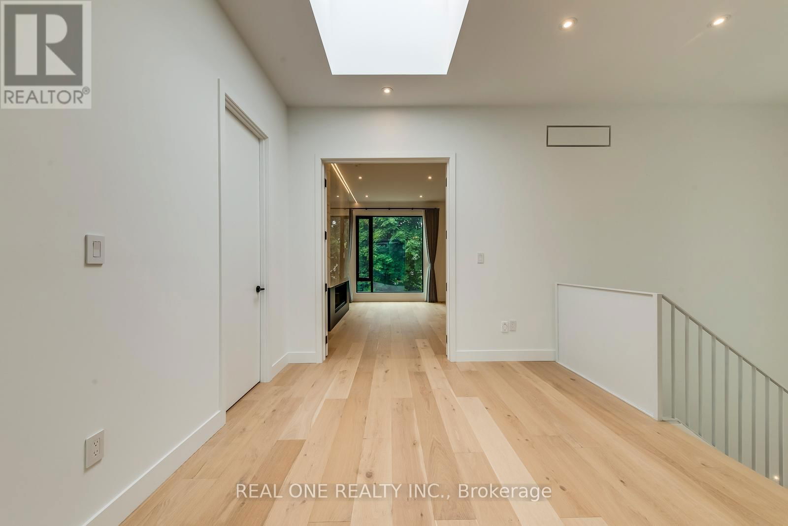 1405 ACTON CRESCENT Image 20
