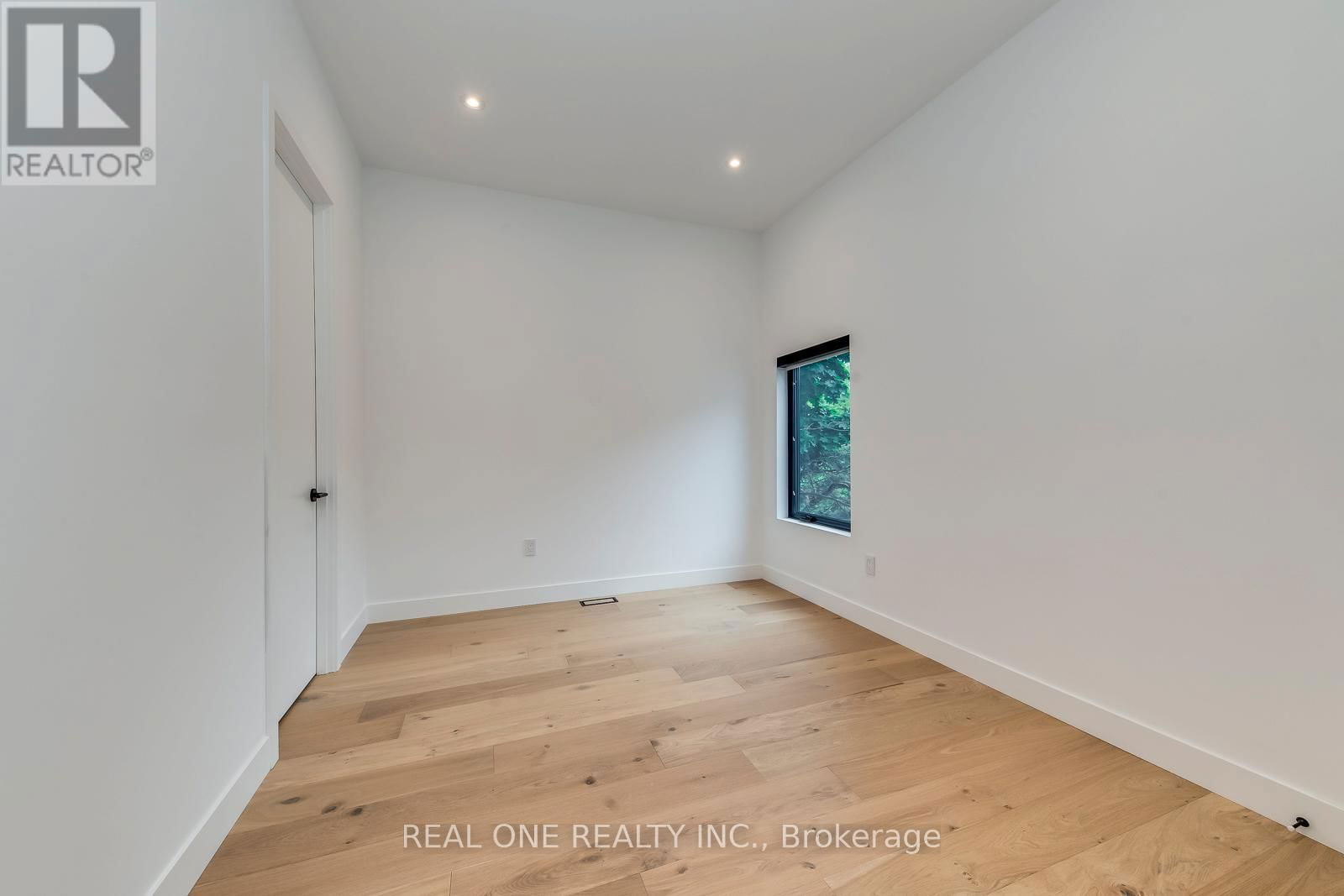 1405 ACTON CRESCENT Image 28
