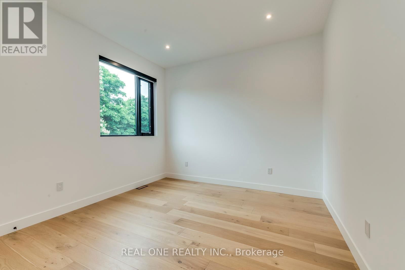 1405 ACTON CRESCENT Image 31